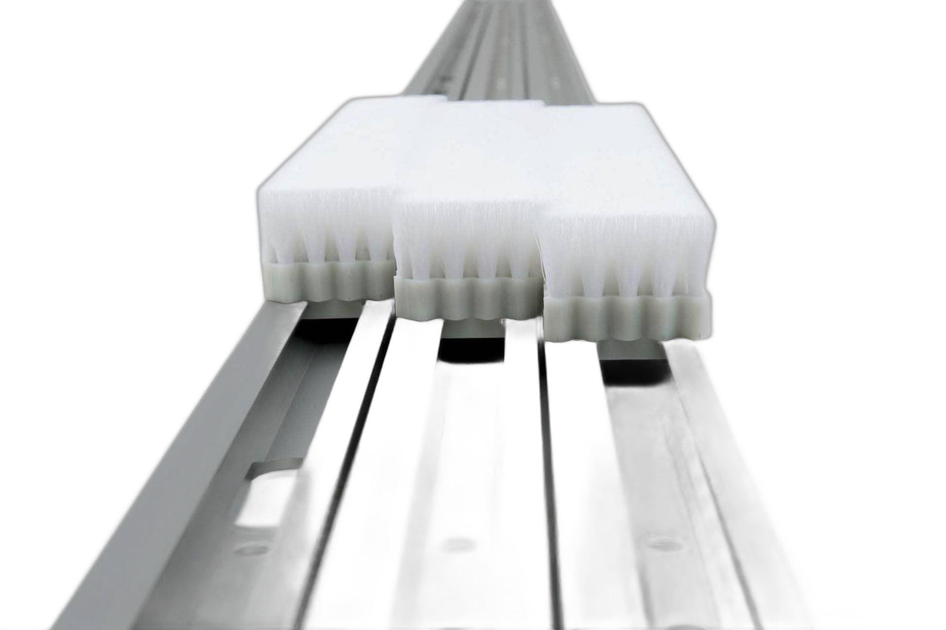 Brush Conveyors for Velour Needle Looms